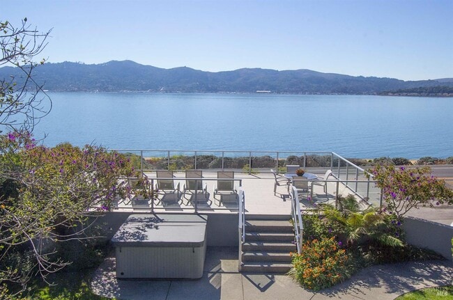 Photo - 747 Tiburon Blvd House