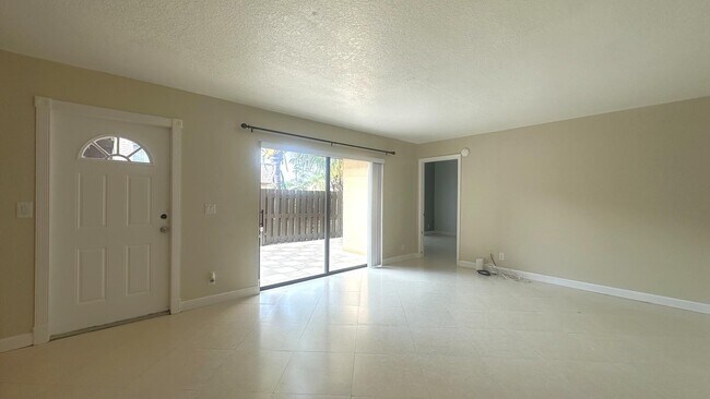 Photo - 303 Waterview Dr