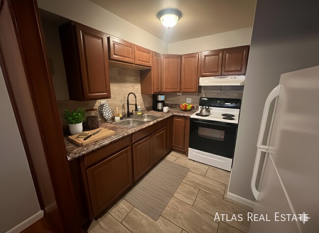 Photo - 835 E San Miguel St