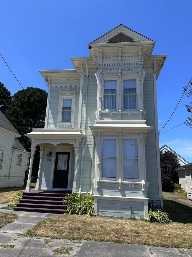 Building Photo - Stunning 1890 Eastlake Victorian | 5 Bedrooms | 2 Bathrooms | Flex Spaces | Steps from Old Town E...