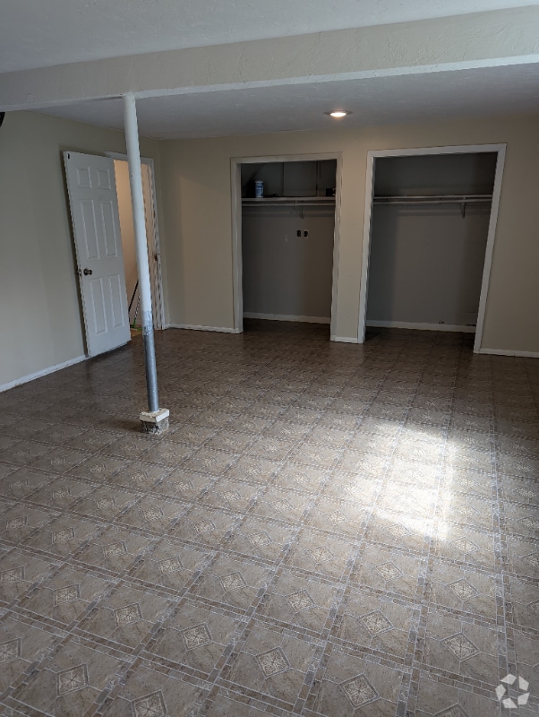 Building Photo - 106 E 1st S Rental