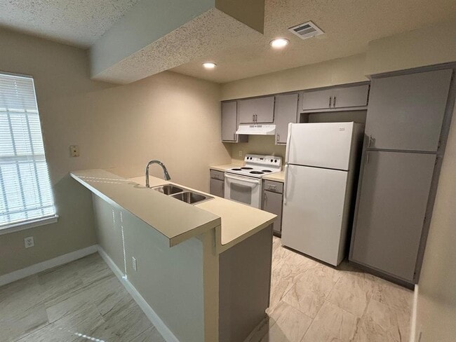 Photo - 4609 E 12th St Unidad 4