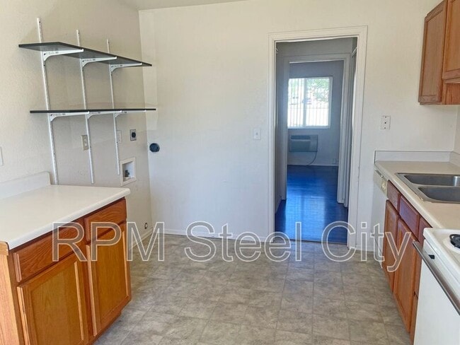 Photo - 1717 Oakshire Ln