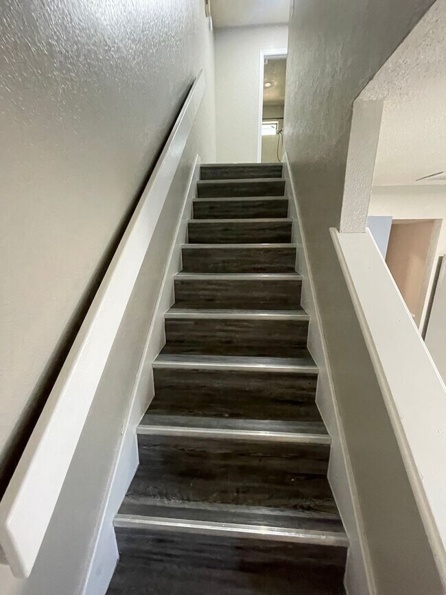 Photo - Beautiful 2bed/1bath Apartment Home Unit 2811-B