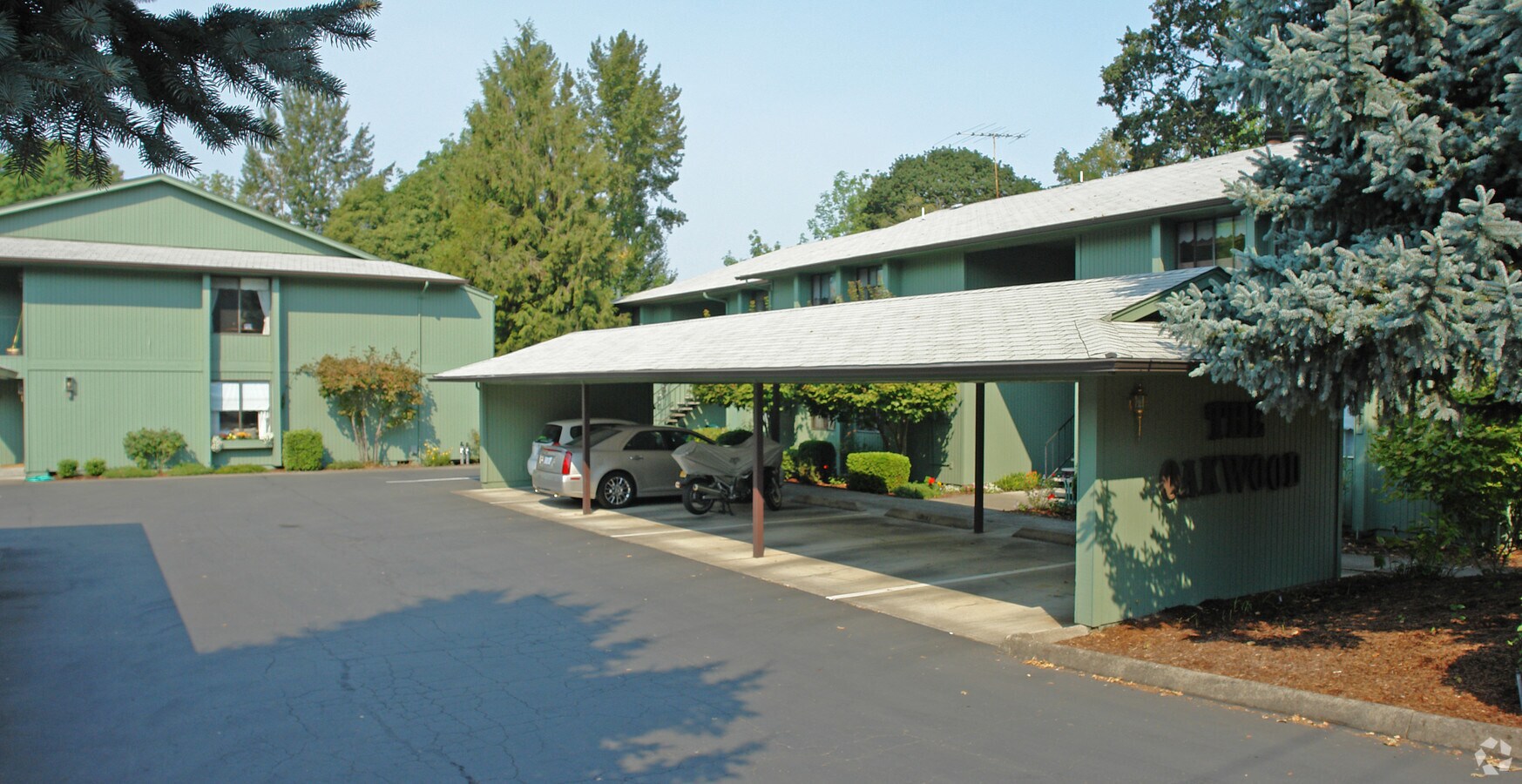 Exterior View - The Oakwood Apartments