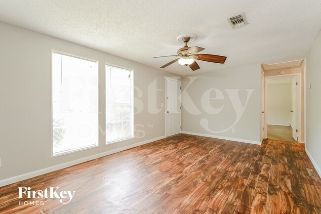 Photo - 2536 Oak Leaf Ln