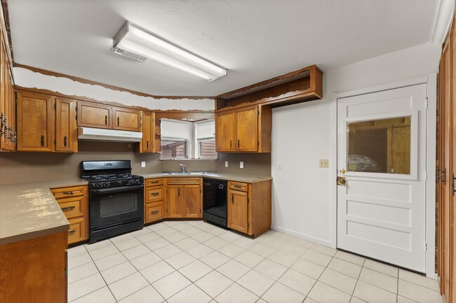 Building Photo - 26789 Hanna Rd