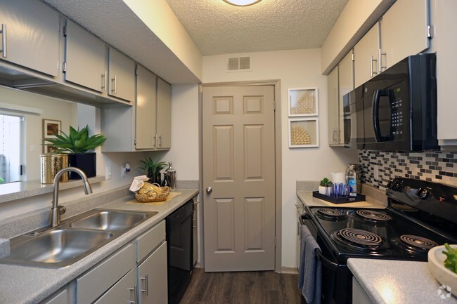 2Bd/1Bath