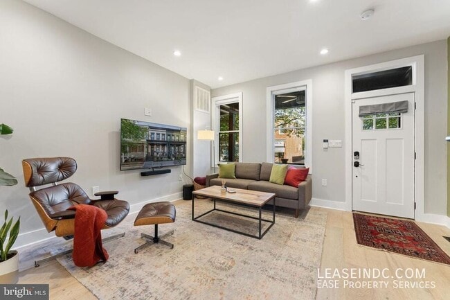 Photo - 121 15th St SE