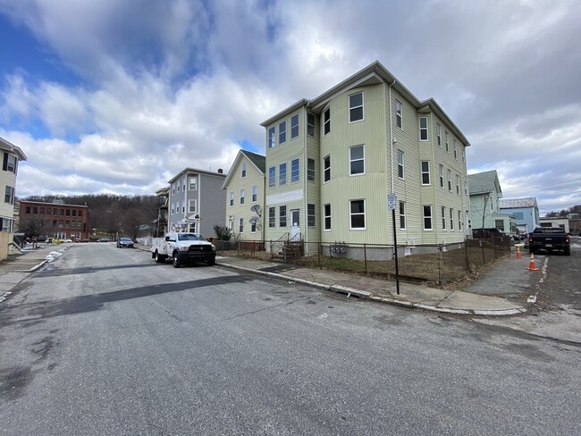 Building Photo - 15 Lyon St Unit 1