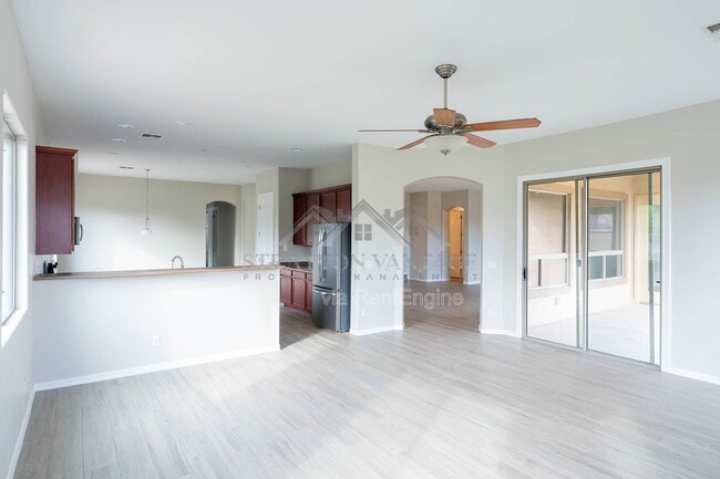 Photo - 2425 E Redwood Ct