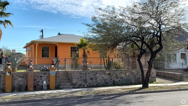 Building Photo - 621 W Solana Ave Rental