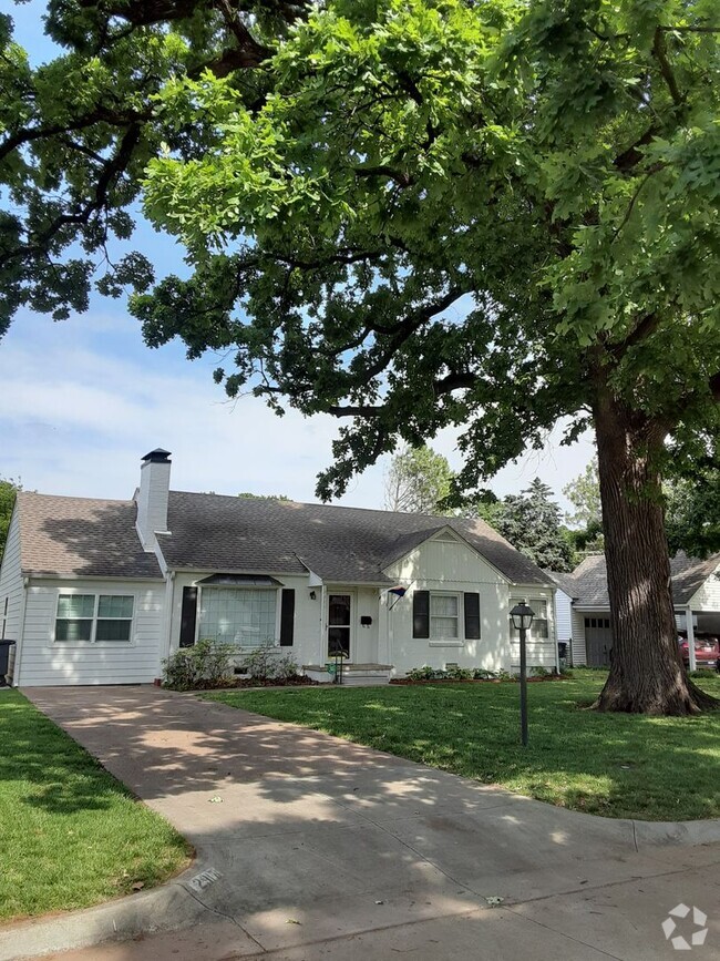 Building Photo - This recently remodeled home is BEAUTIFUL ...