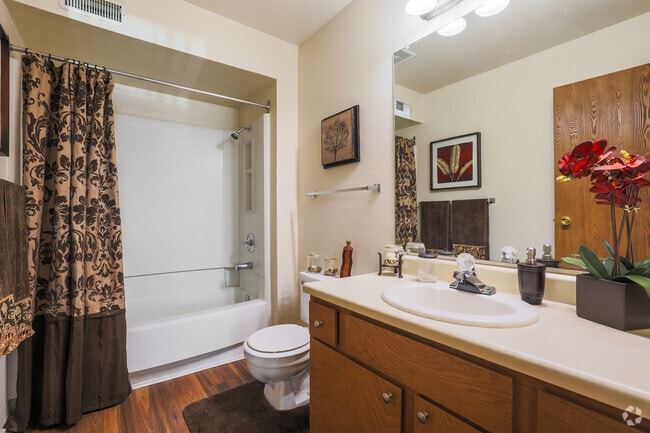 2BR, 2BA - 986SF