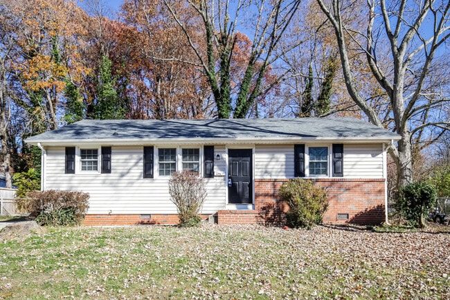 Building Photo - 2616 Shady Lawn Dr