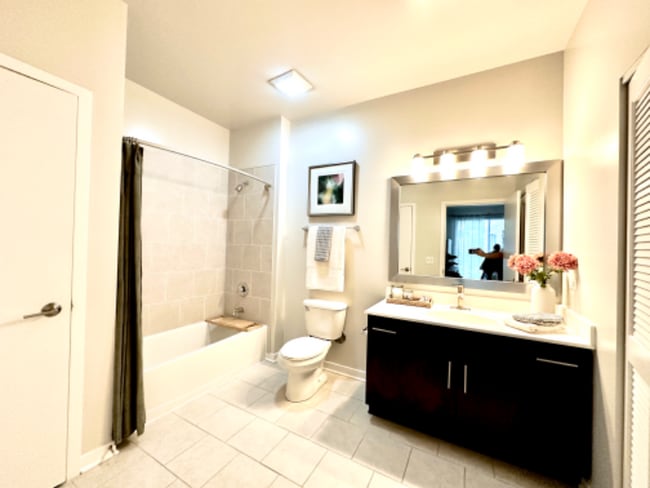 Photo - 450 Warrenville Rd Unit 1