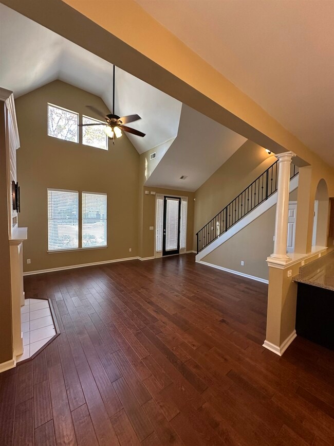 Photo - 1354 Island Pl E