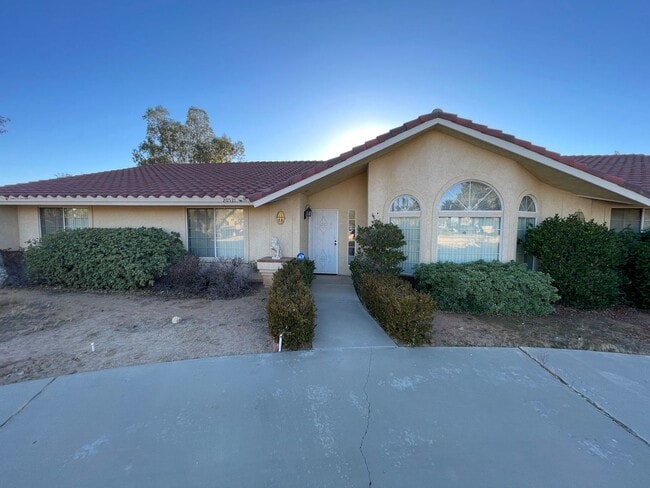 4 BEDROOM APPLE VALLEY HOME - 4 BEDROOM APPLE VALLEY HOME