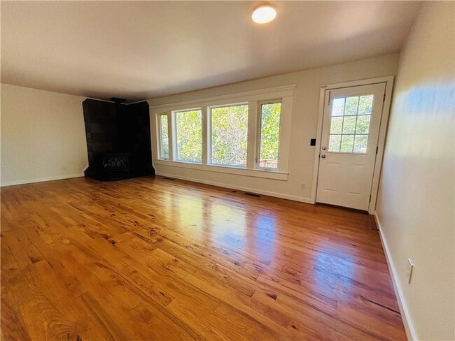 Photo - 700 E Edna St