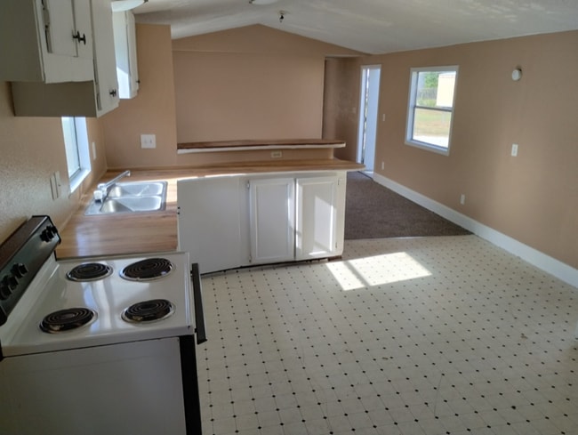120 SE Camelot Loop