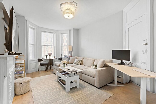 Building Photo - 114 Washington St Unit 2