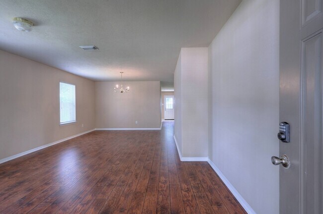 Photo - 21803 Manor Ct Dr