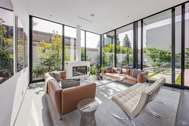 Photo - 212 Tucker St