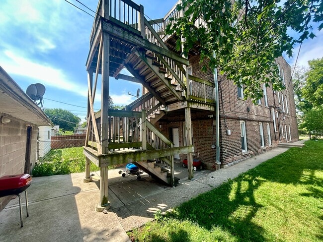 Photo - 735 E 88th St Unidad 2R