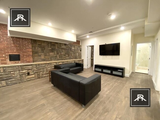 Photo - 3 bedroom in Brookline MA 02446 Unidad 1