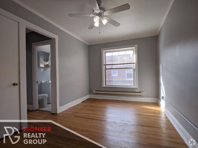 Building Photo - 3269 W Wrightwood Ave Unit 2V Rental