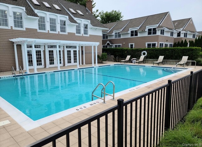 Photo - 62 Canoe Place Rd Unit 627