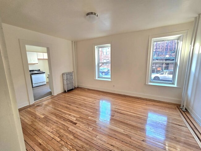 Photo - 40-21 67th St