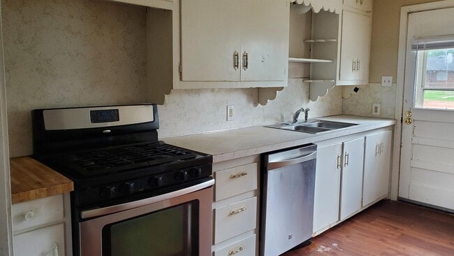 Photo - 315 Tyrone Ave