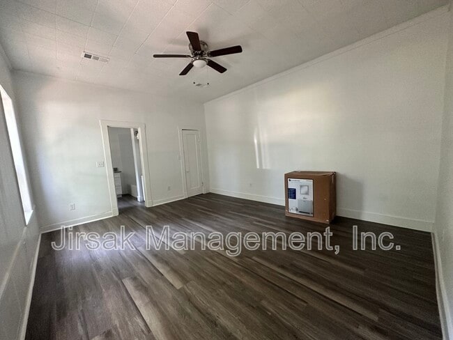 Photo - 102 7th St SW Unit 2