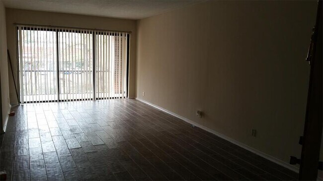 Photo - 1855 Poplar Woods Cir E Unidad 206