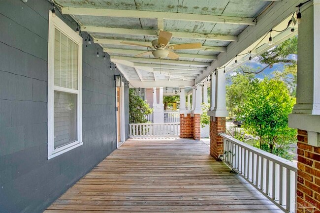 Photo - 916 E Gonzalez St