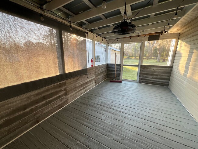 Photo - 385 Magnolia St