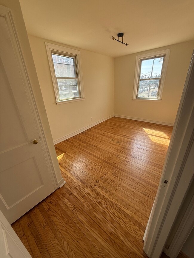 Photo - 3900 L St