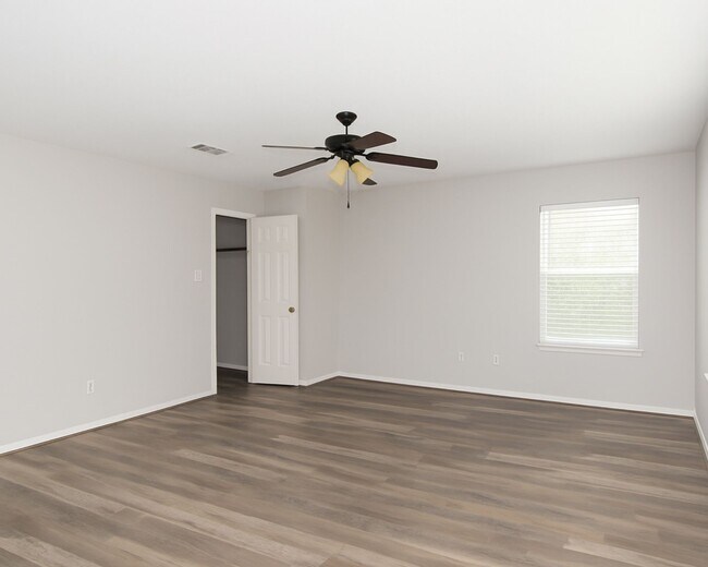 Photo - 29322 Fox River Dr