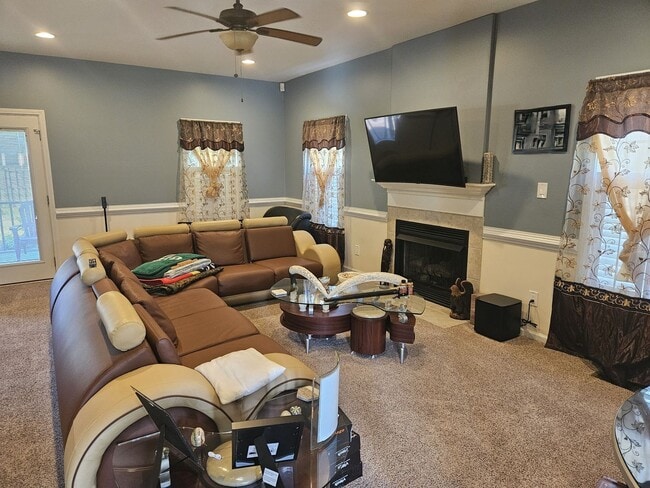 Photo - Beautiful unfurnished 4 bedroom, 2.5 bath ...