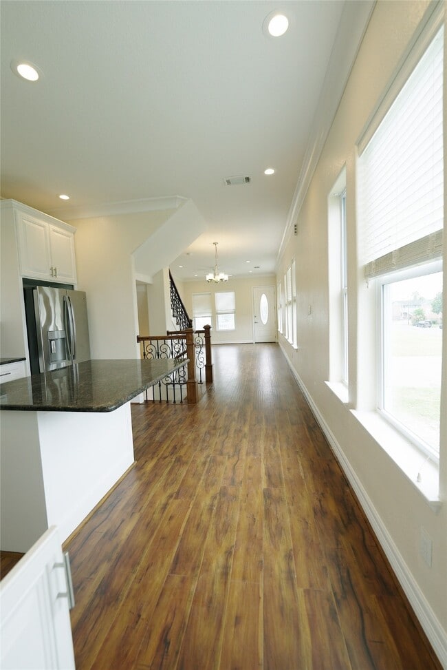 Building Photo - 1013 10th St Unit B Rental