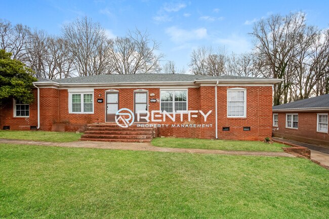 Building Photo - 3700 Driftwood Dr Unit 1