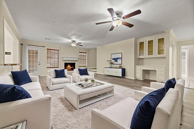 Photo - 1103 Suwanee Ln