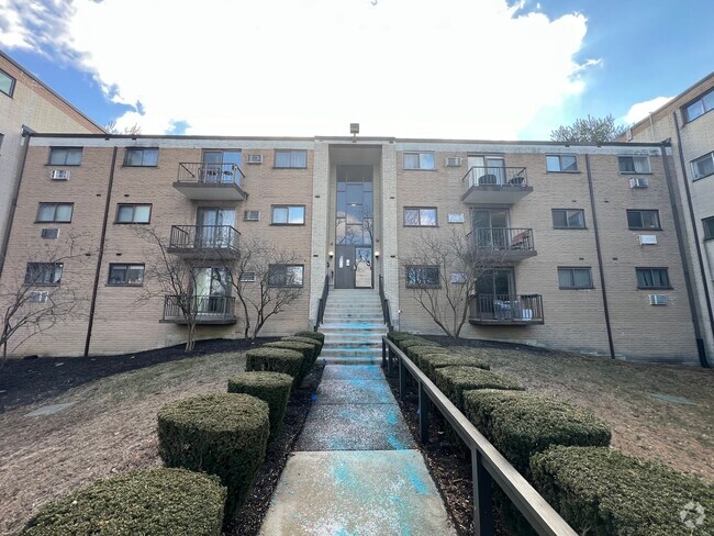 Building Photo - Luxurious 2-Bedroom Condo at Haverford Hil...