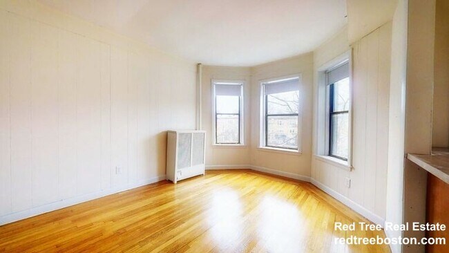 Building Photo - 1133 Commonwealth Ave Unit 1