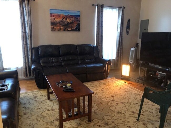 Photo - 3-bed 2.5-bath End-Unit Townhouse in desirable Piney Orchard Community