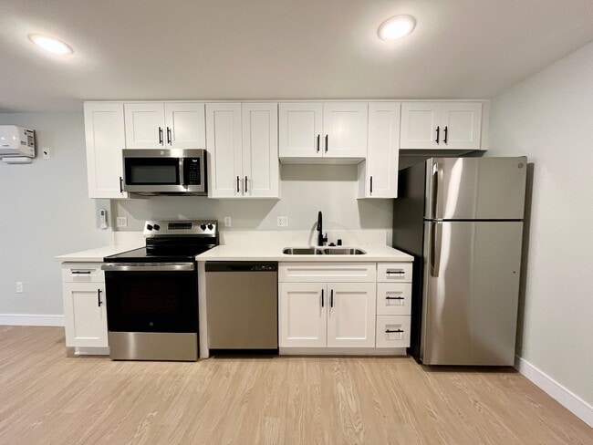 Photo - 747 Gayley Ave