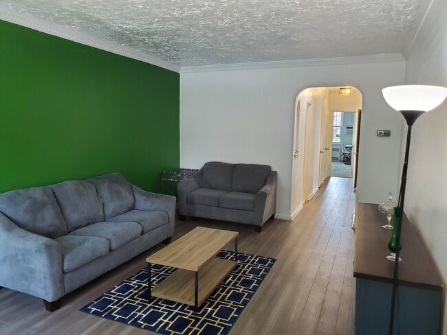 Photo - 615 E 55th St