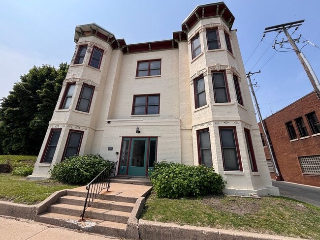 Building Photo - 417 Walnut St Unit #5 Rental
