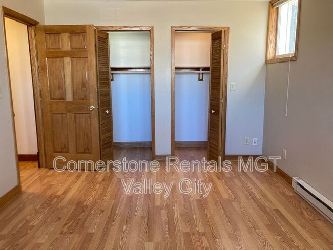 Photo - 253 College St SE